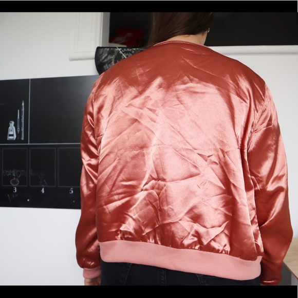 Pink silky jacket. - Picture 3 of 3